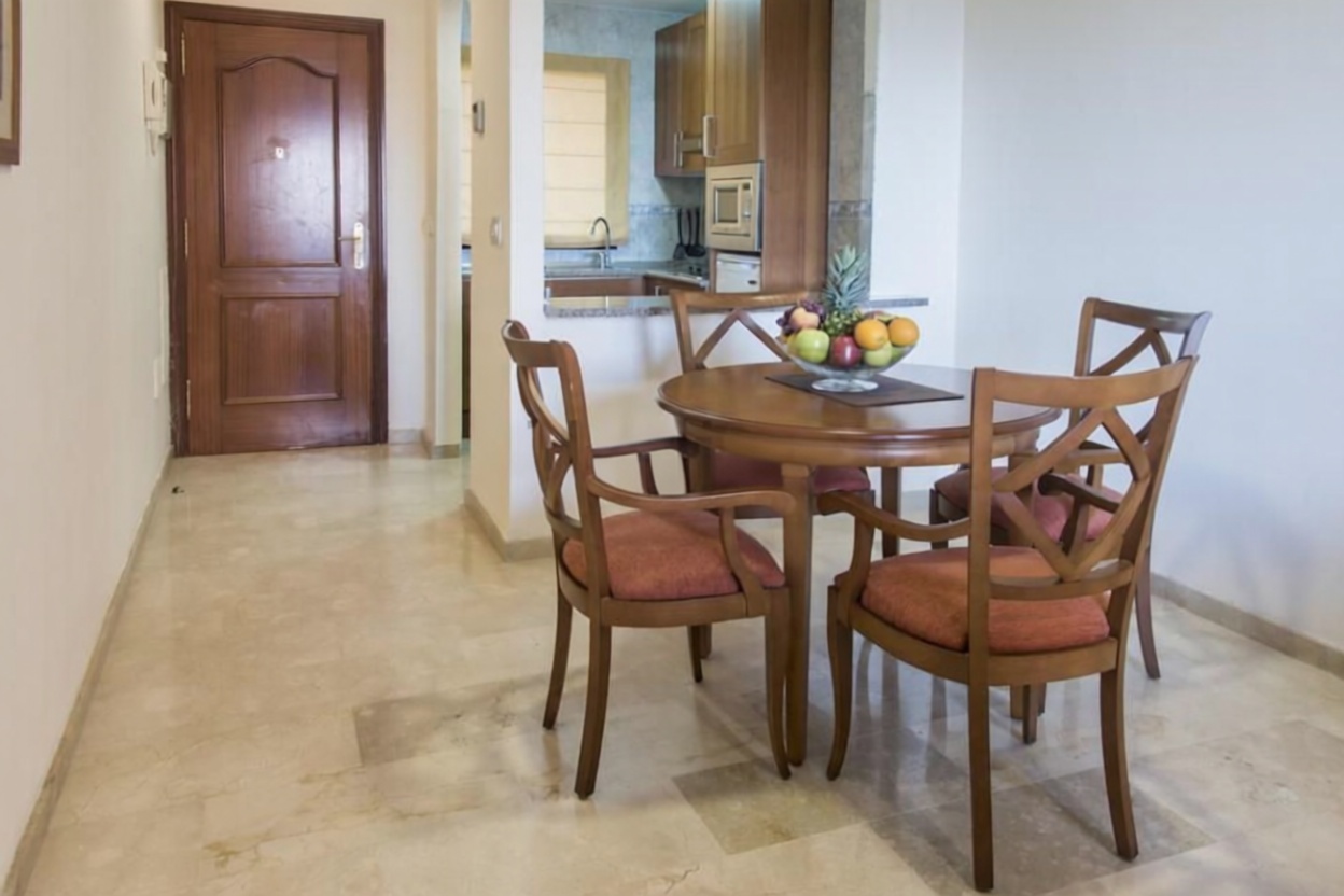 Beachfront flat in Manilva — Dining room
