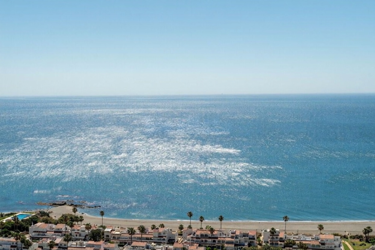 Chalet with direct beach access in Manilva — Sea view