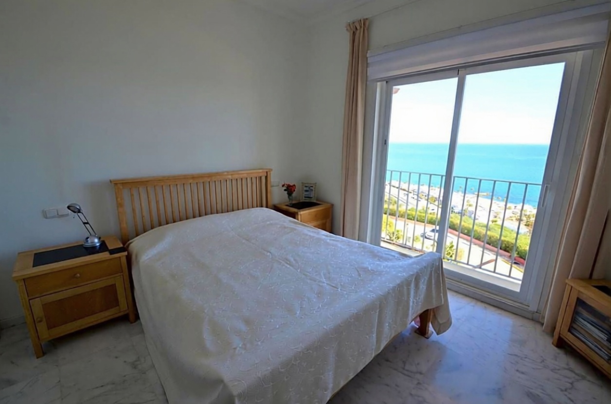 Appartement en attique en première ligne de mer à Cullera — Chambre