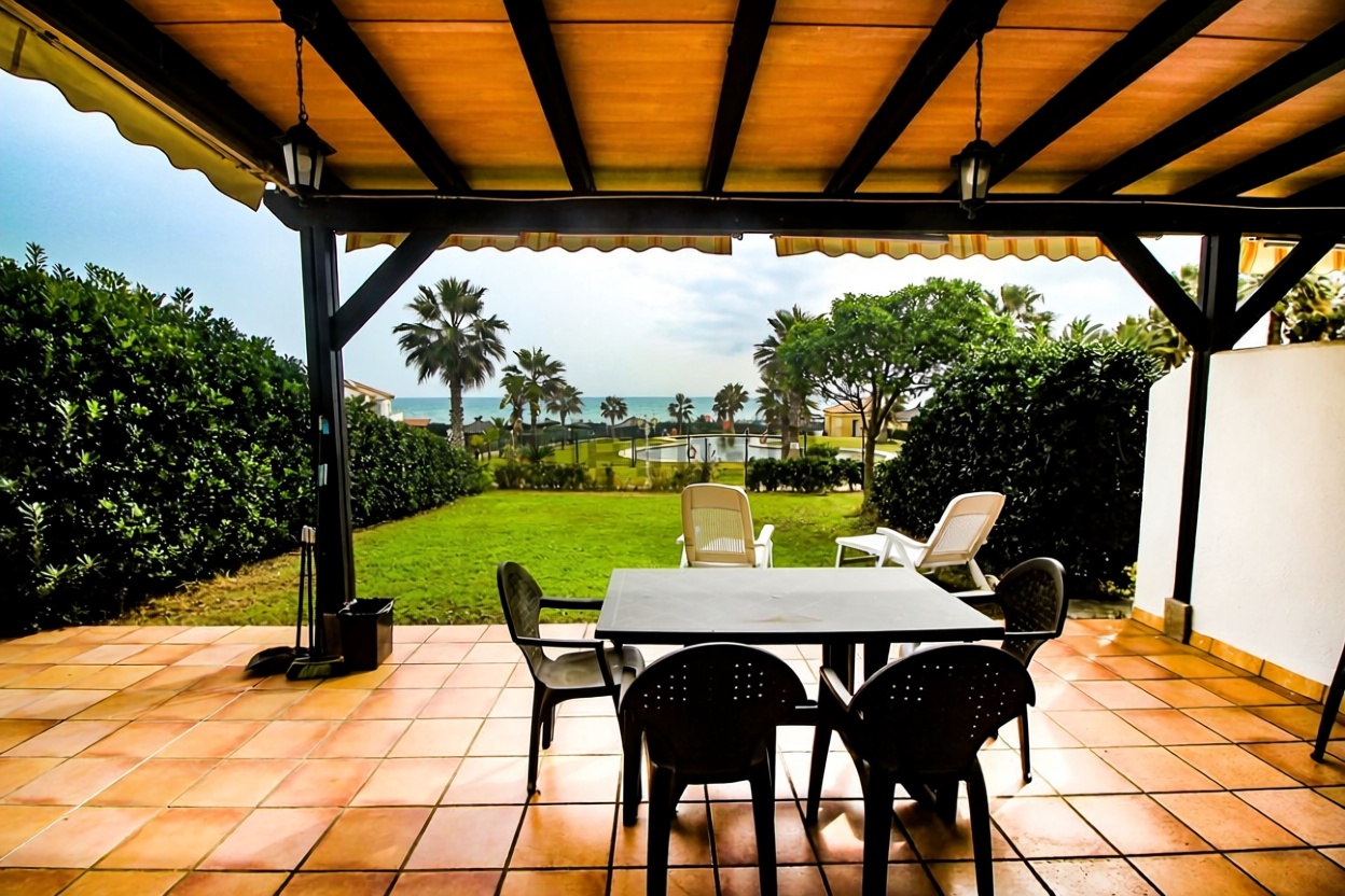 Chalet with direct beach access in Manilva