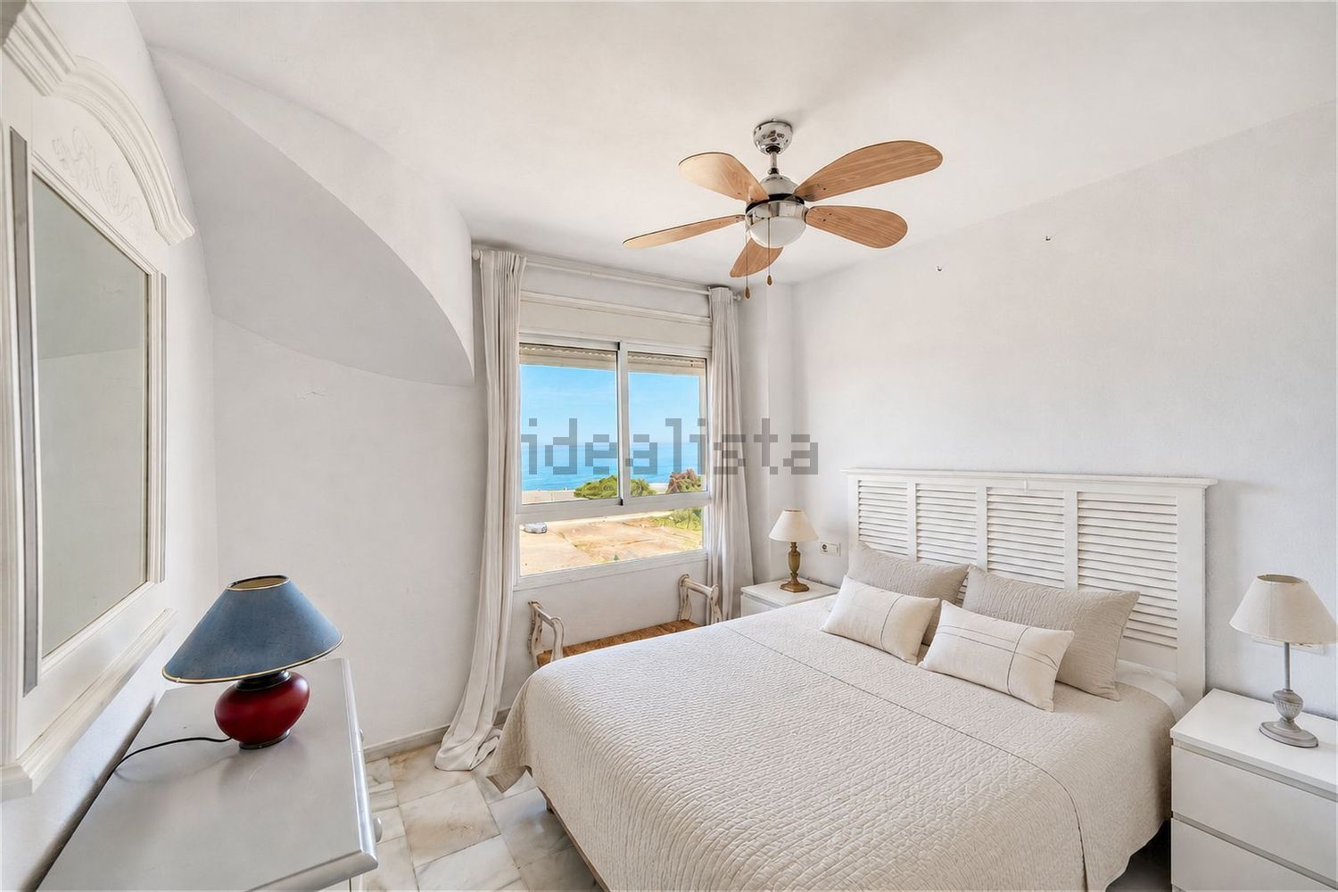 Duplex en première ligne de plage à Manilva — Chambre