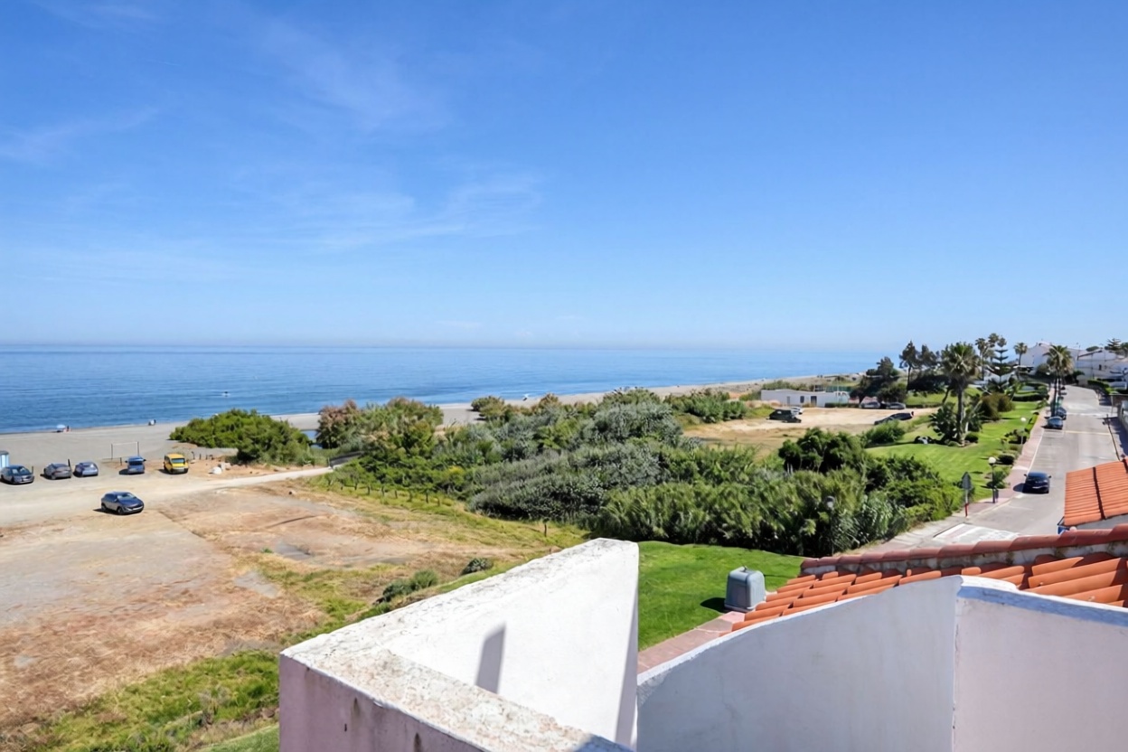 Duplex em primeira linha de praia em Manilva — Vista mar