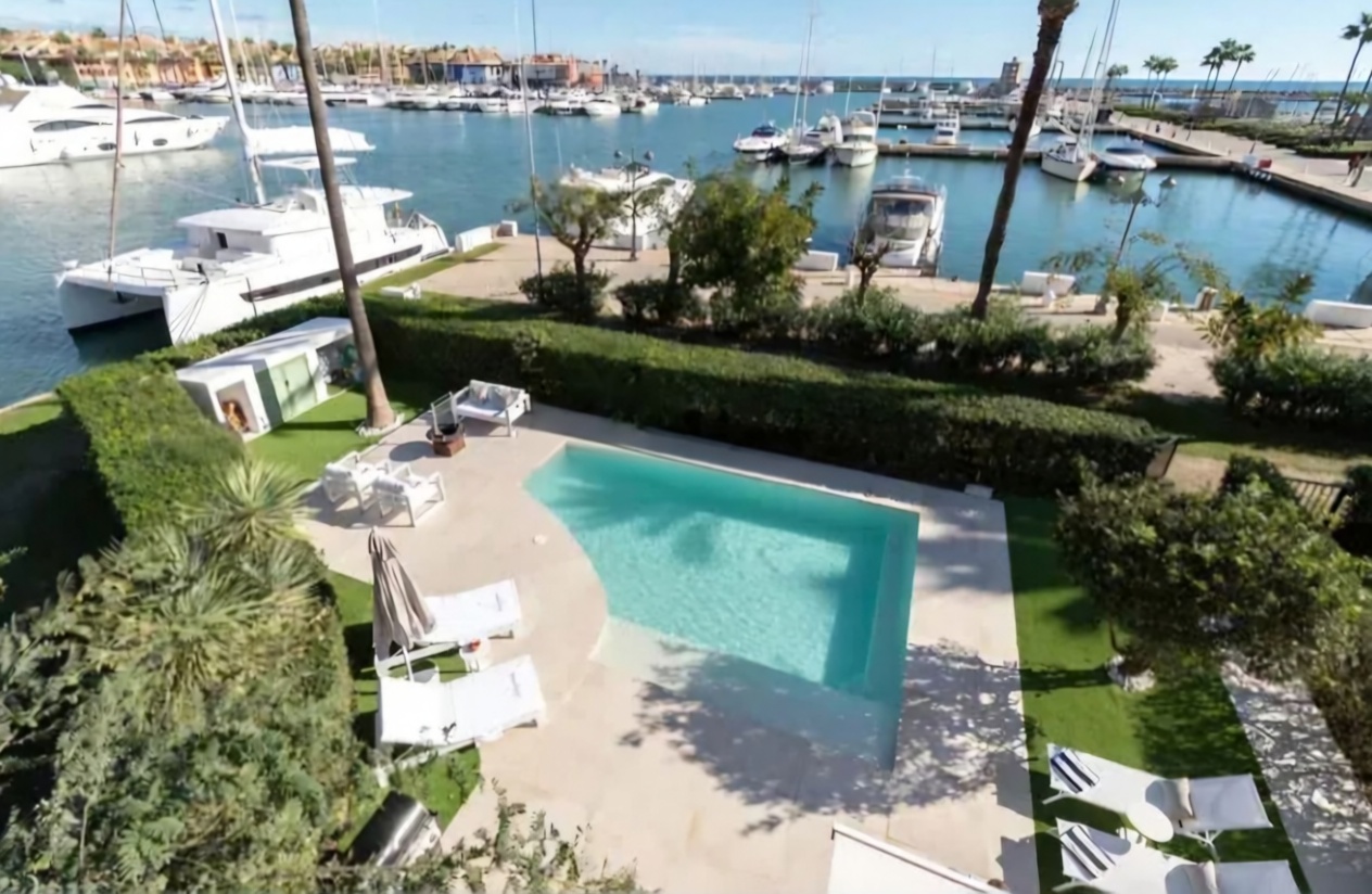 Chalet avec accès direct à la plage à Sotogrande — Vue mer