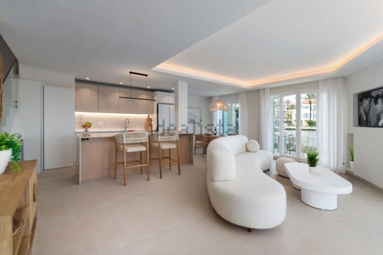 Chalet avec accès direct à la plage à Sotogrande — Séjour
