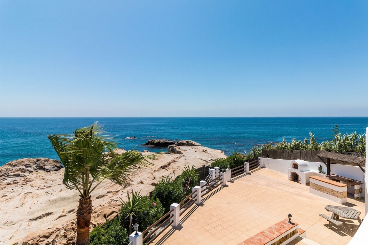 Chalet mit direkter Strandzugang in Manilva — Wohnzimmer