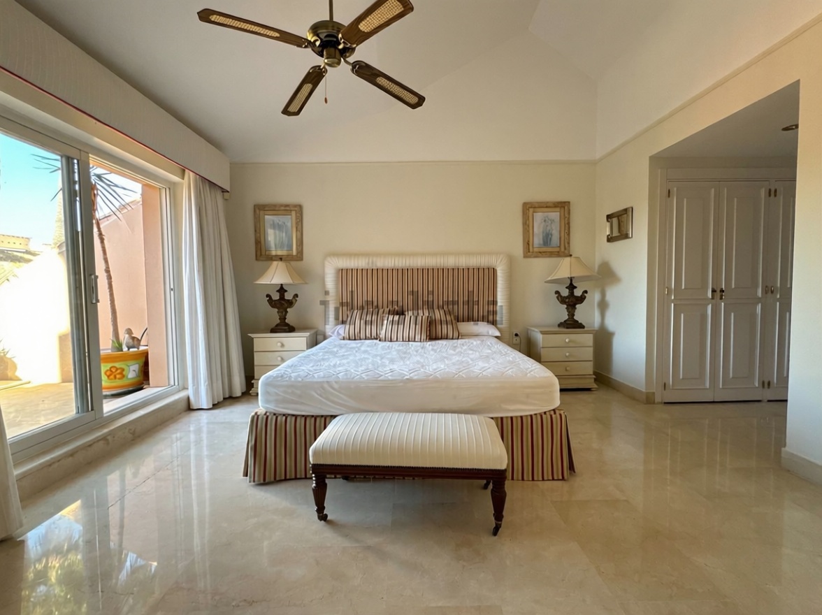 Appartement en attique en première ligne de mer à Sotogrande — Chambre