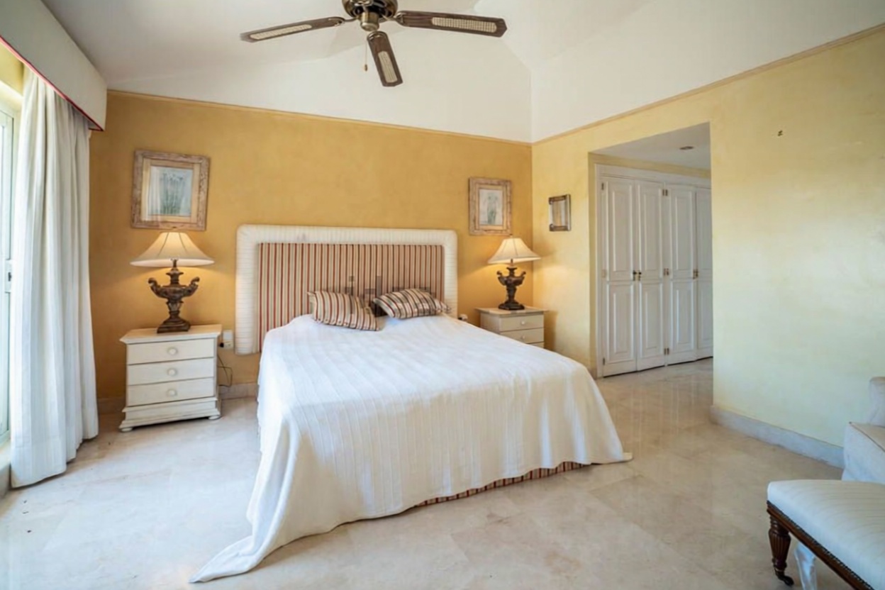 Appartement en attique en première ligne de mer à Sotogrande — Chambre