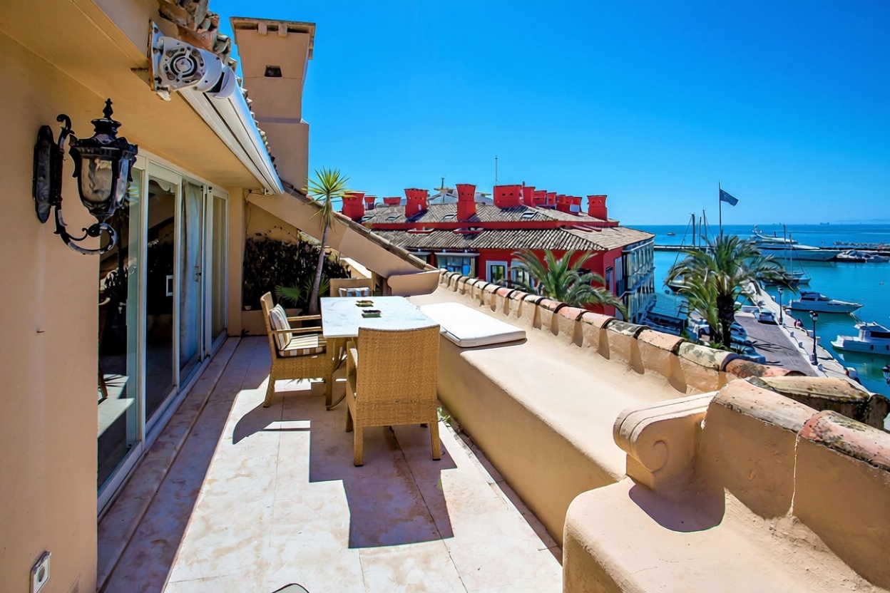 Appartement en attique en première ligne de mer à Sotogrande