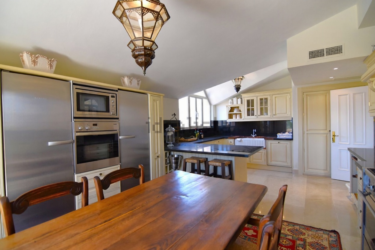 Appartement en attique en première ligne de mer à Sotogrande — Cuisine