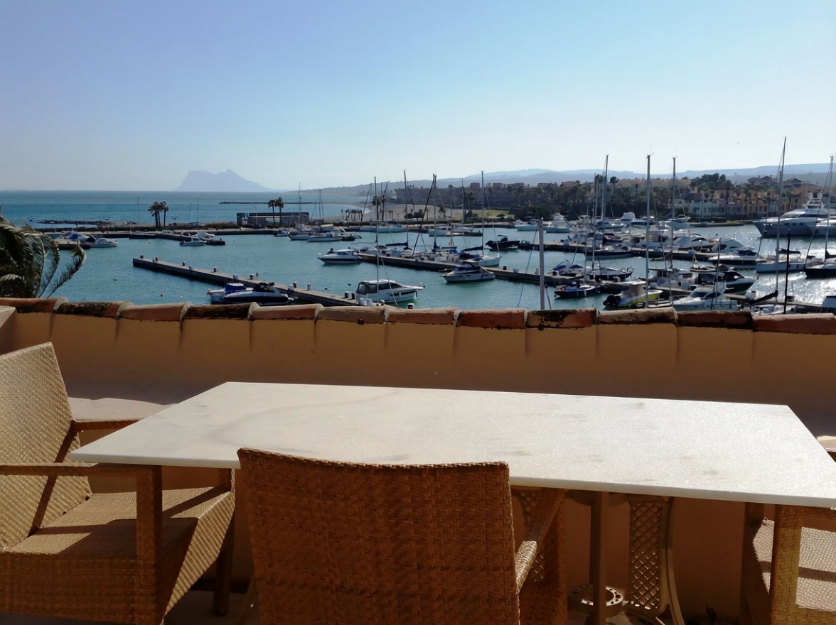 Appartement en attique en première ligne de mer à Sotogrande
