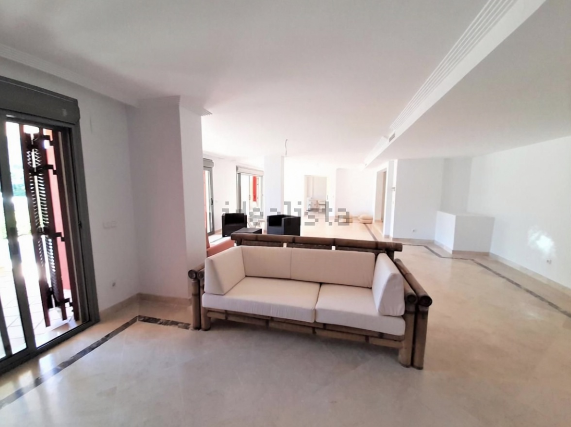 Appartement en première ligne de plage à Sotogrande — Séjour