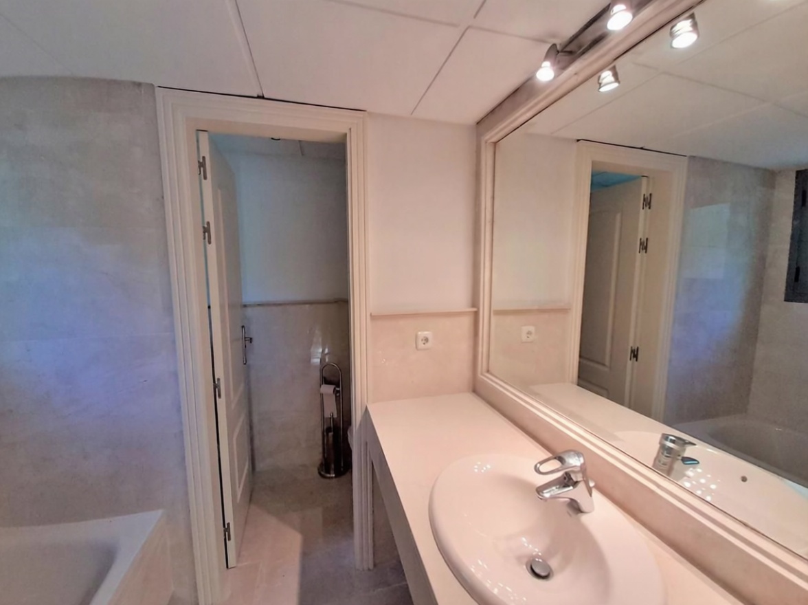 Appartement en première ligne de plage à Sotogrande — Chambre