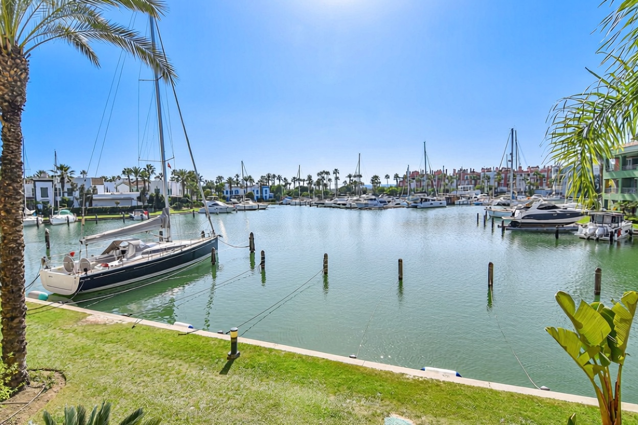 Appartement en première ligne de plage à Sotogrande — Vue mer