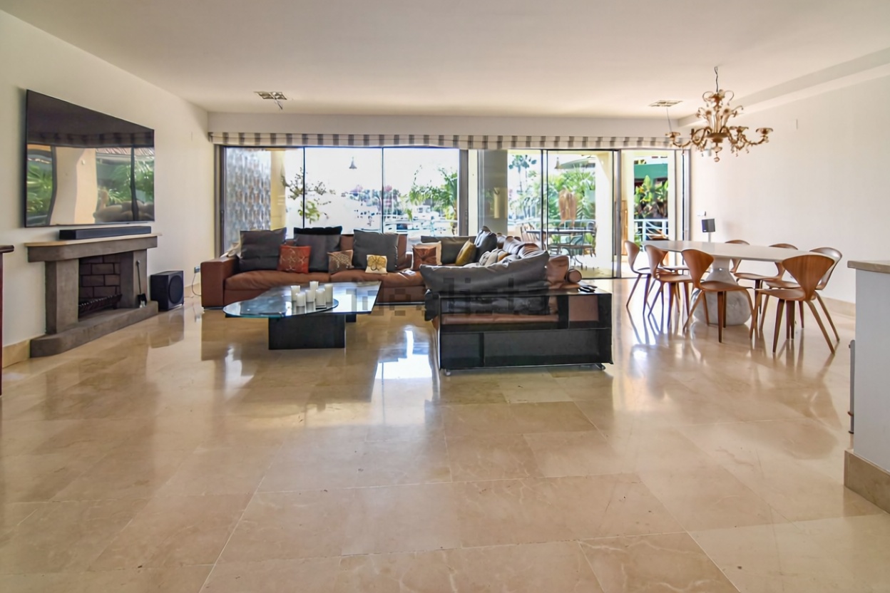 Appartement en première ligne de plage à Sotogrande — Séjour