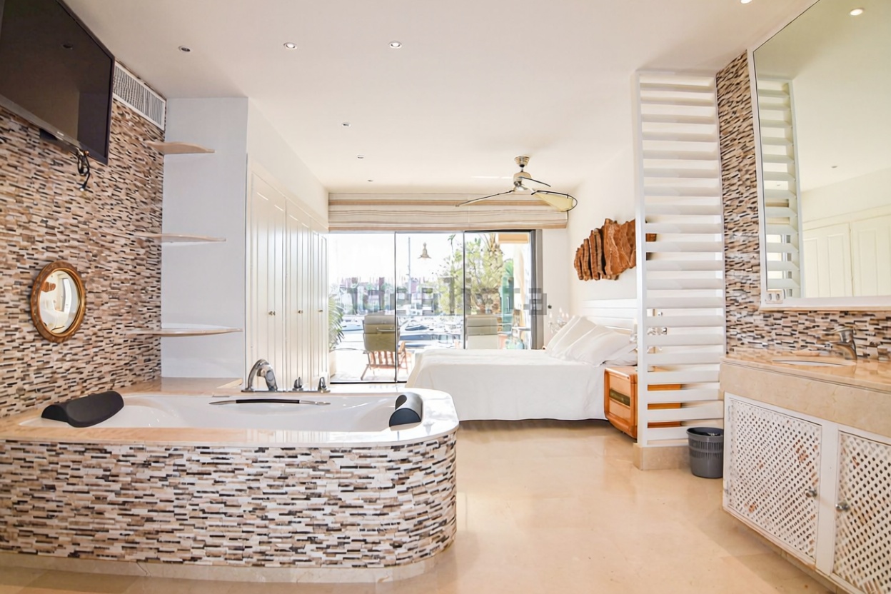 Appartement en première ligne de plage à Sotogrande — Chambre
