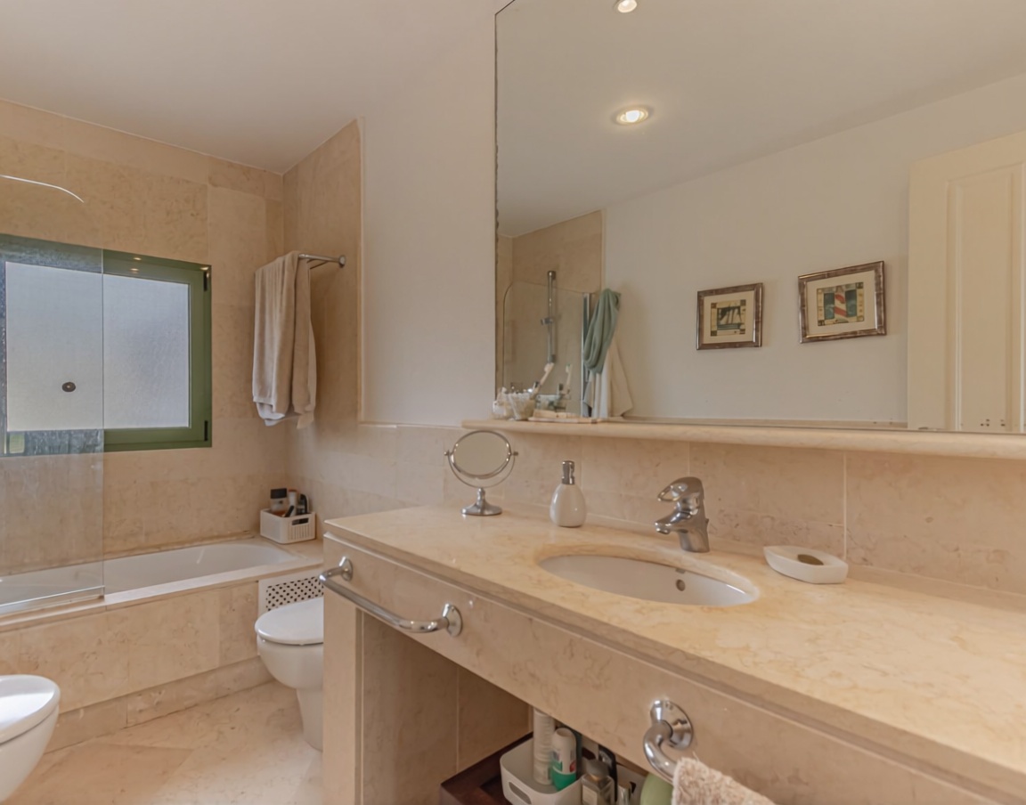 Wohnung in erste Strandlinie in Sotogrande — Bad
