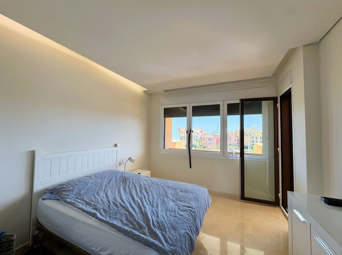 Appartement en première ligne de plage à Sotogrande — Chambre