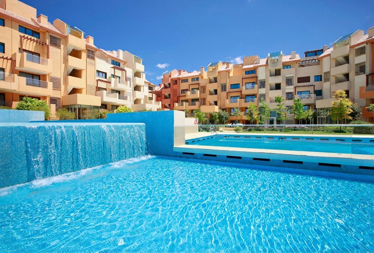 Wohnung in erste Strandlinie in Sotogrande — Pool