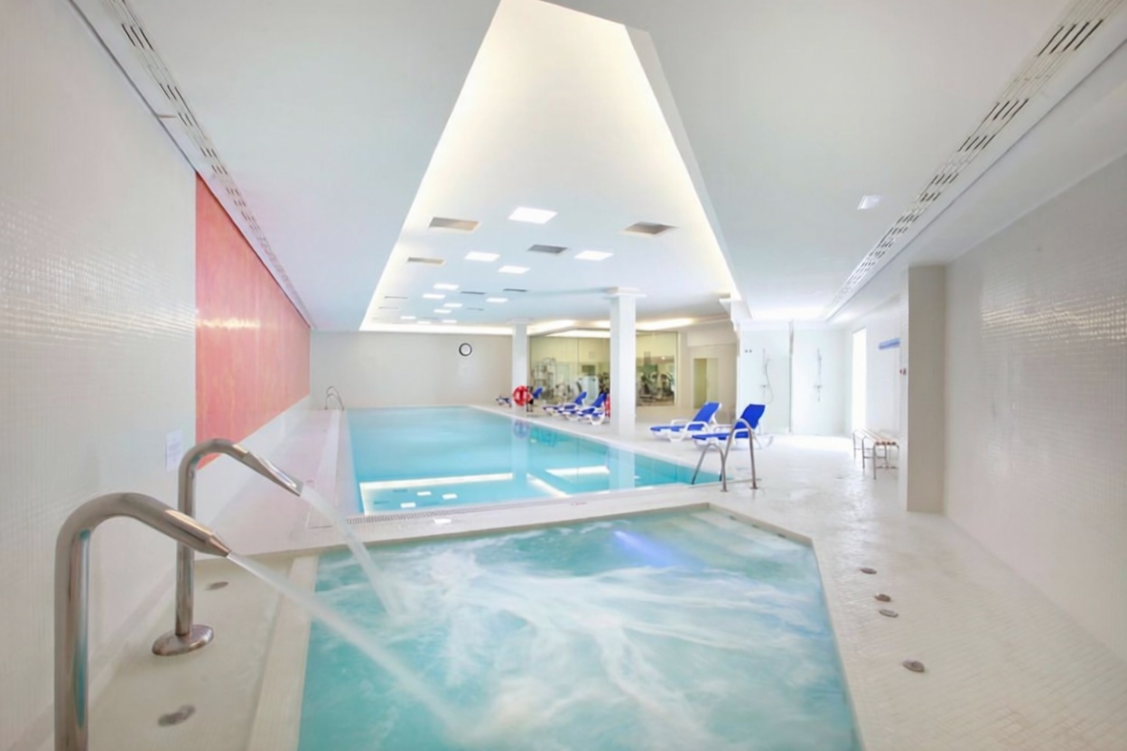 Wohnung in erste Strandlinie in Sotogrande — Pool