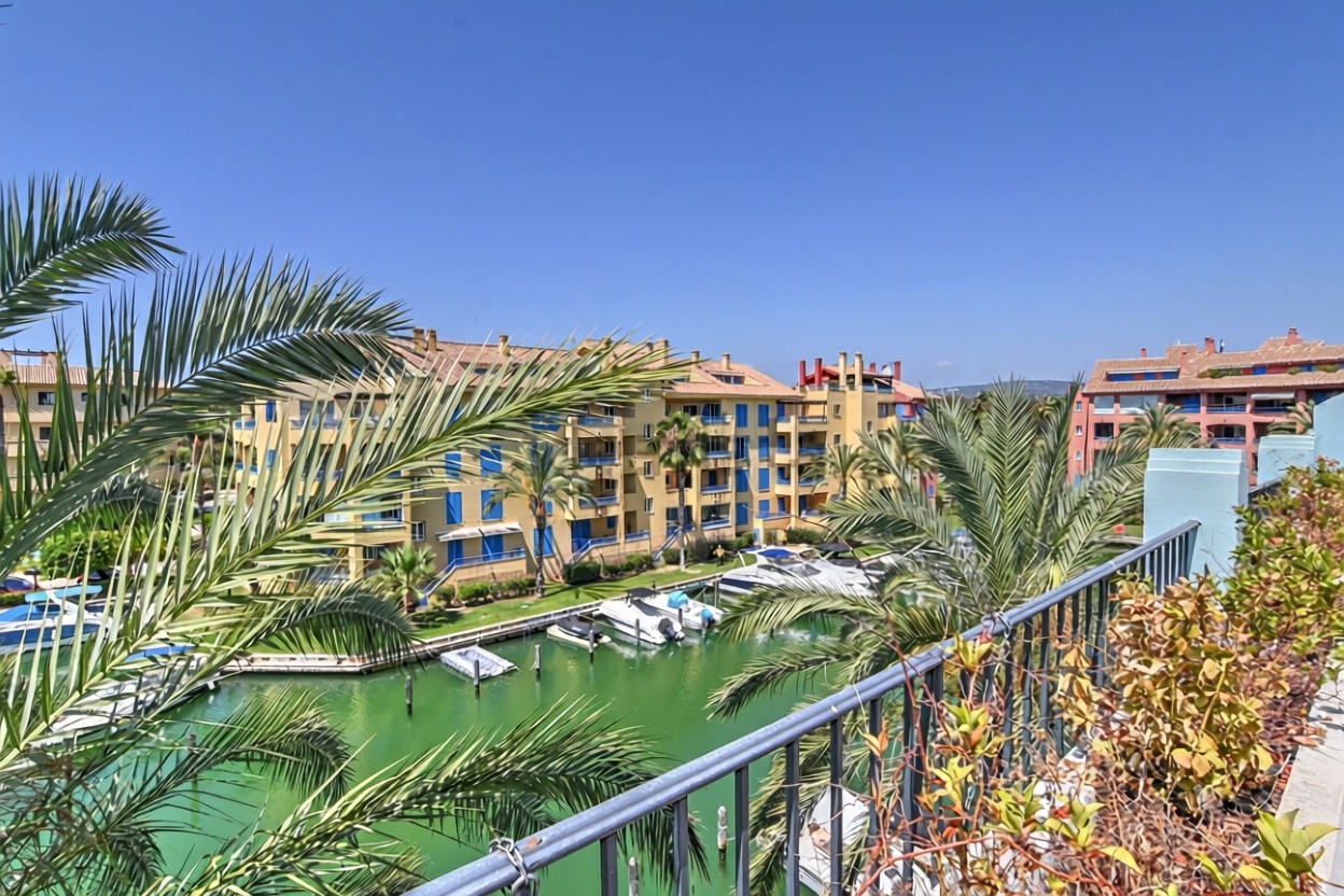 Appartement en attique en première ligne de mer à Sotogrande