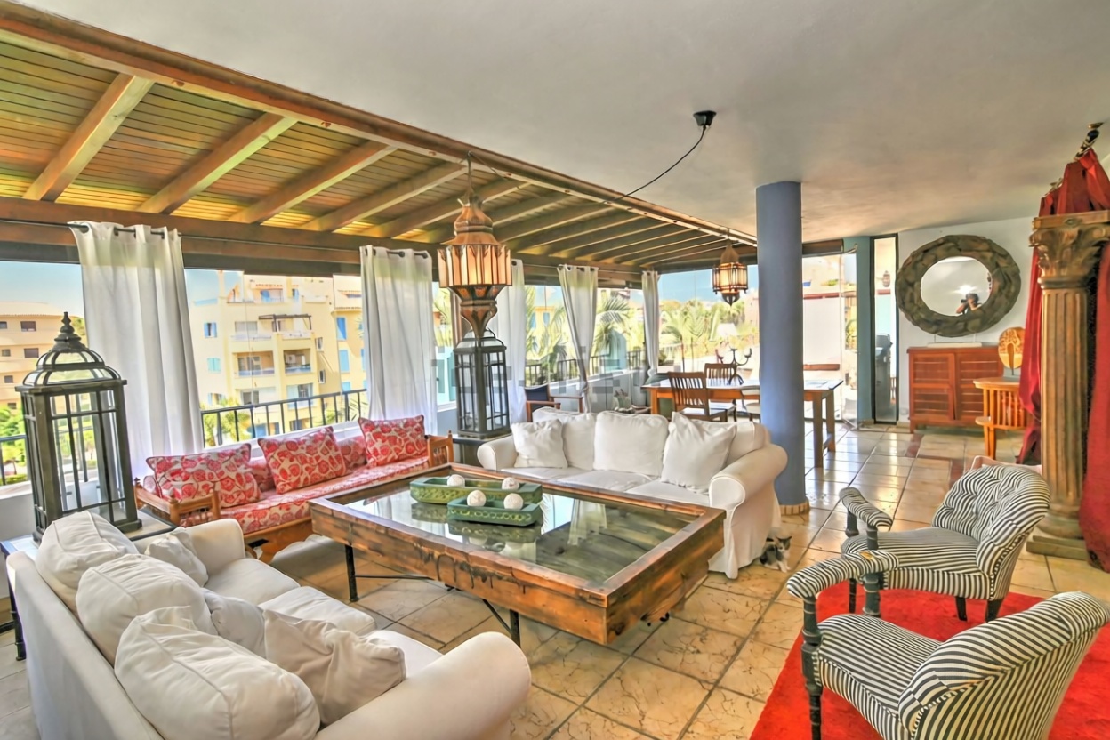Seafront attic in Sotogrande — Living room