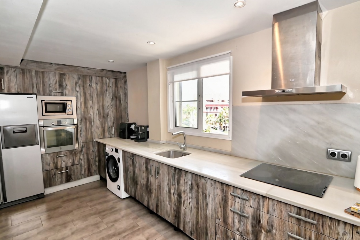 Seafront attic in Sotogrande — Kitchen