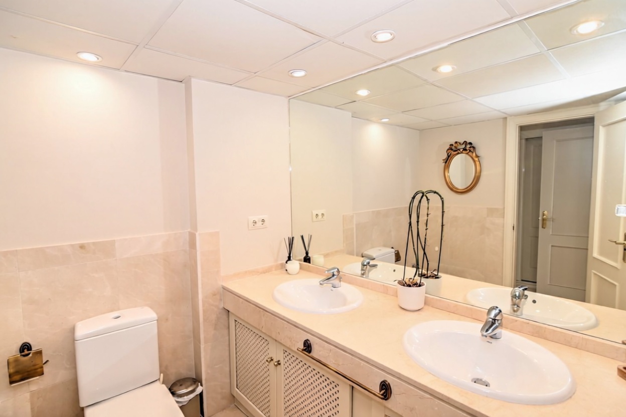 Seafront attic in Sotogrande — Bathroom
