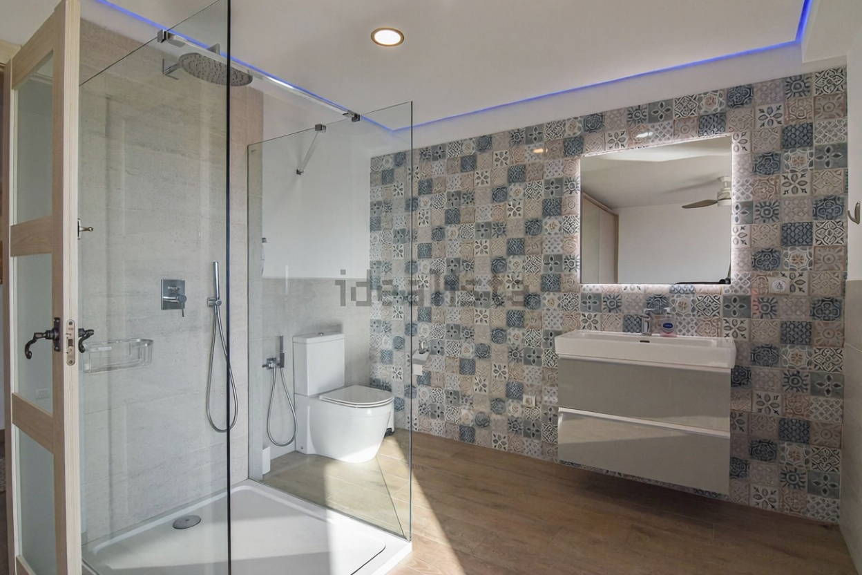 Chalet mit direkter Strandzugang in Sotogrande — Bad