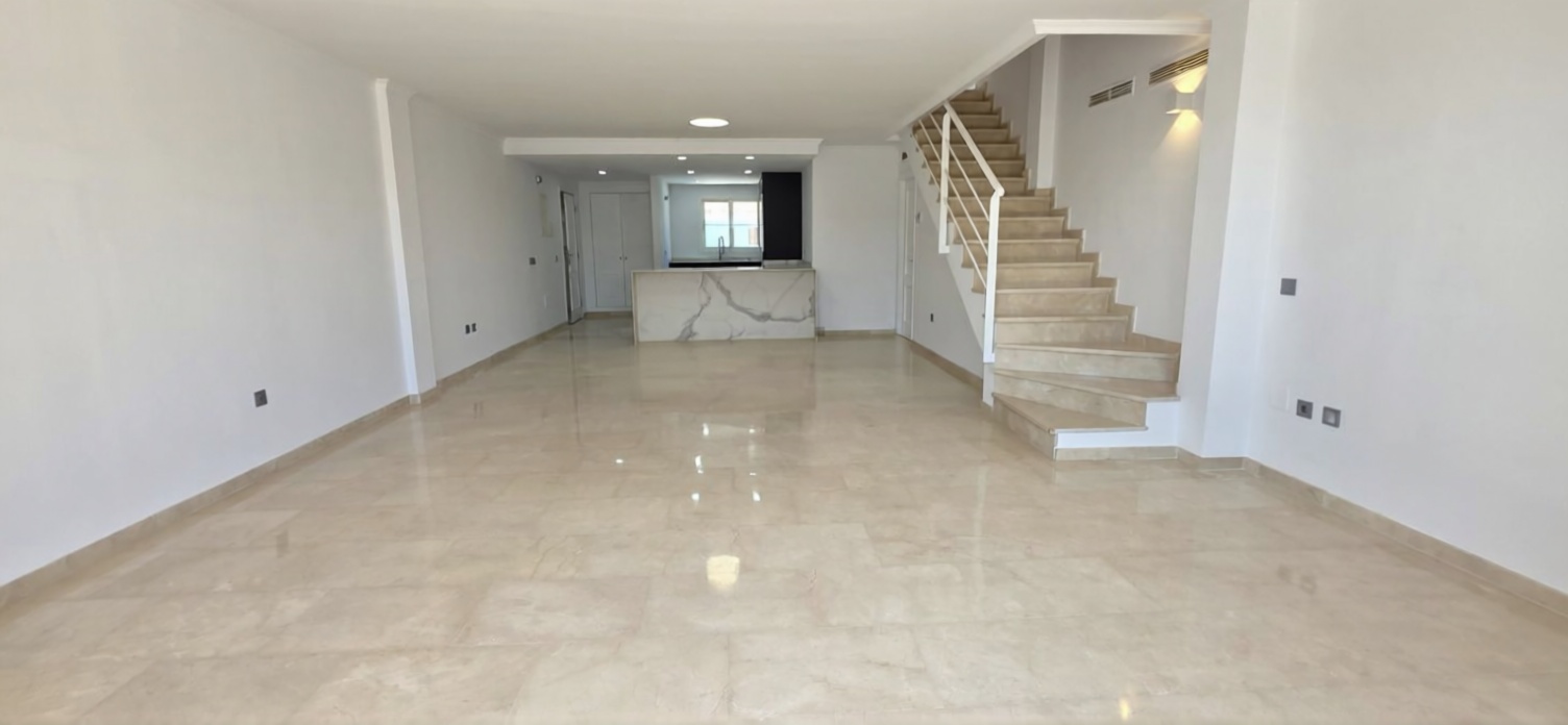 Appartement en attique en première ligne de mer à Sotogrande — Séjour