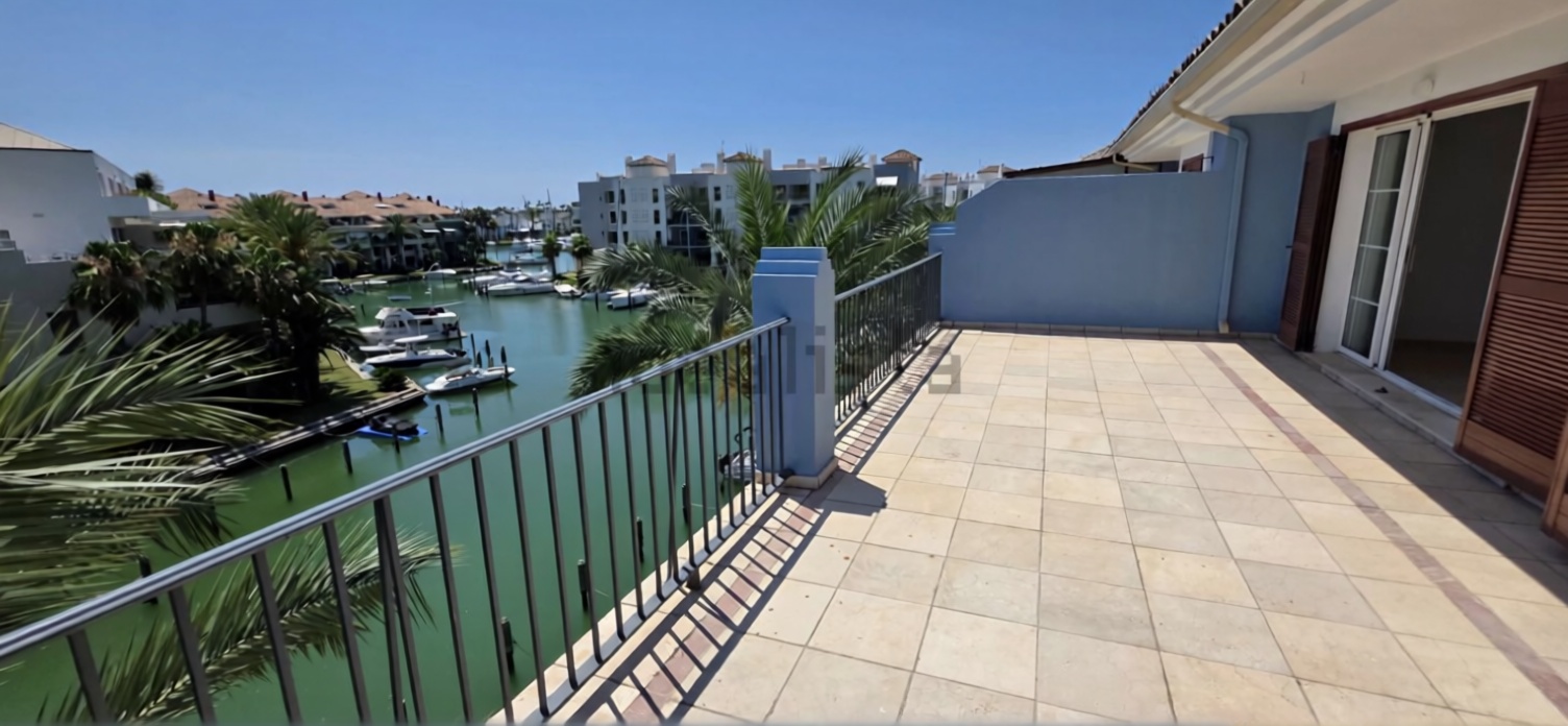 Appartement en attique en première ligne de mer à Sotogrande — Cuisine