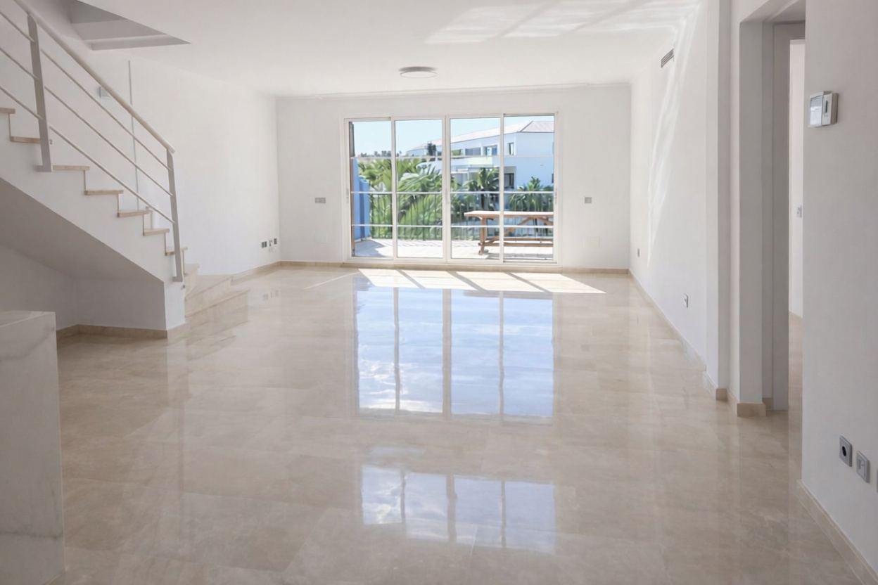 Duplex in erste Strandlinie in Sotogrande — Wohnzimmer