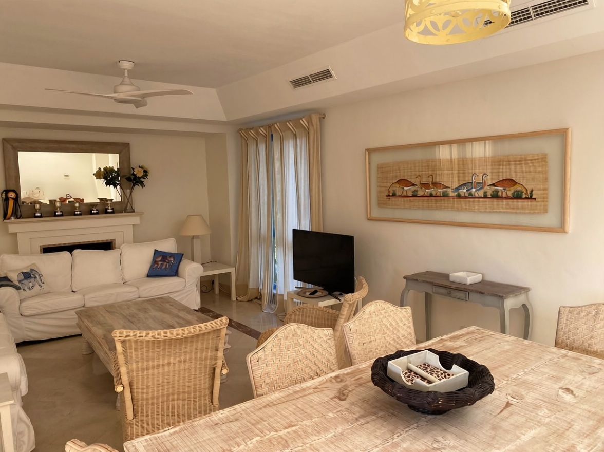 Wohnung in erste Strandlinie in Sotogrande — Wohnzimmer