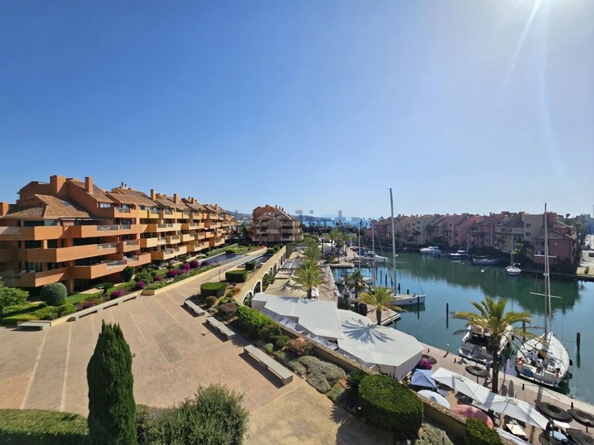 Wohnung in erste Strandlinie in Sotogrande — Meerblick