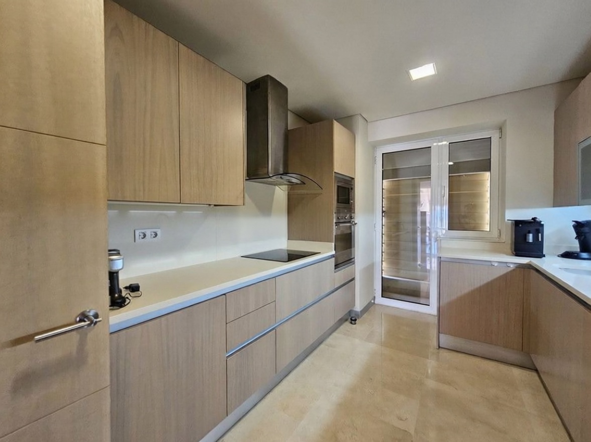 Wohnung in erste Strandlinie in Sotogrande — Küche