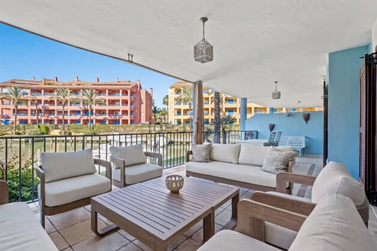 Apartamento em primeira linha de praia em Sotogrande