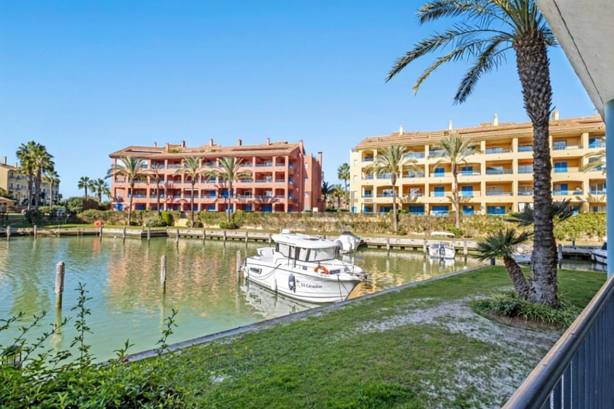 Wohnung in erste Strandlinie in Sotogrande — Meerblick