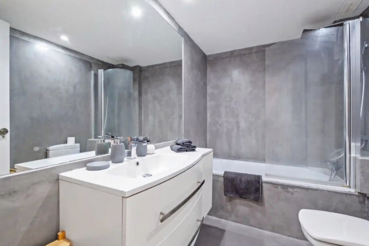 Wohnung in erste Strandlinie in Sotogrande — Bad