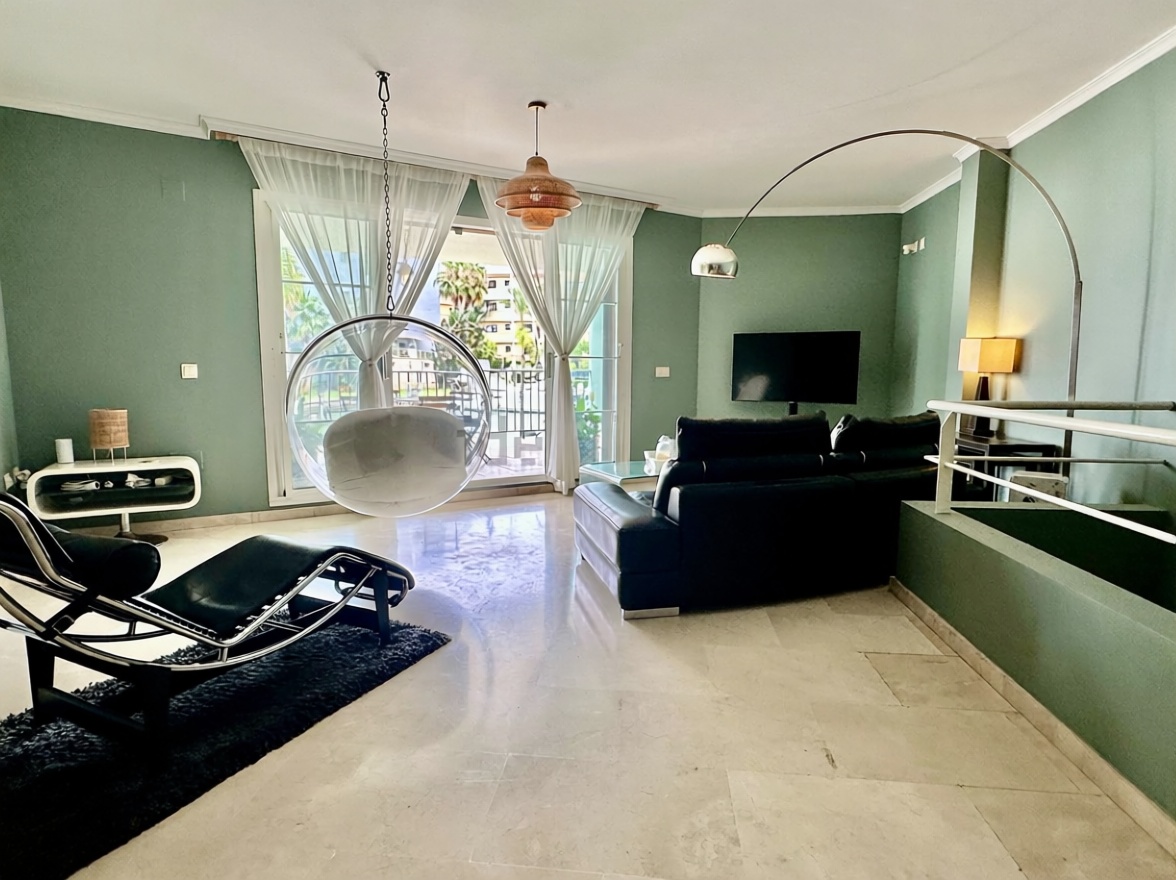 Wohnung in erste Strandlinie in Sotogrande — Wohnzimmer