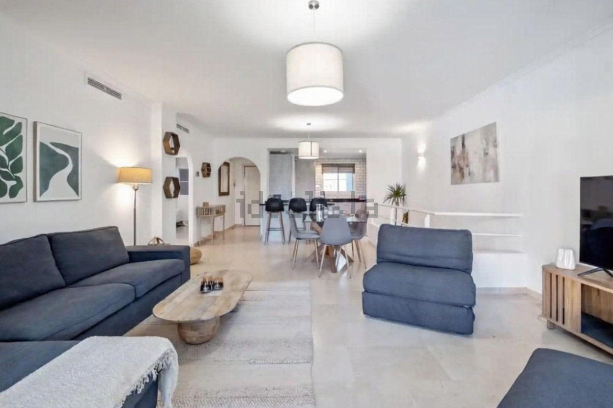 Duplex in erste Strandlinie in Sotogrande — Wohnzimmer