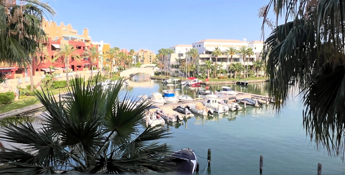 Wohnung in erste Strandlinie in Sotogrande — Meerblick