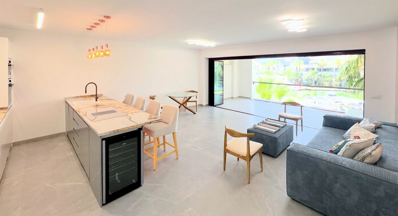 Wohnung in erste Strandlinie in Sotogrande — Wohnzimmer