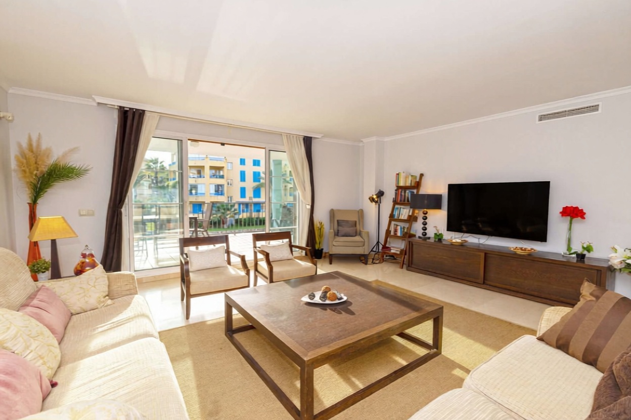Apartamento em primeira linha de praia em Sotogrande — Sala