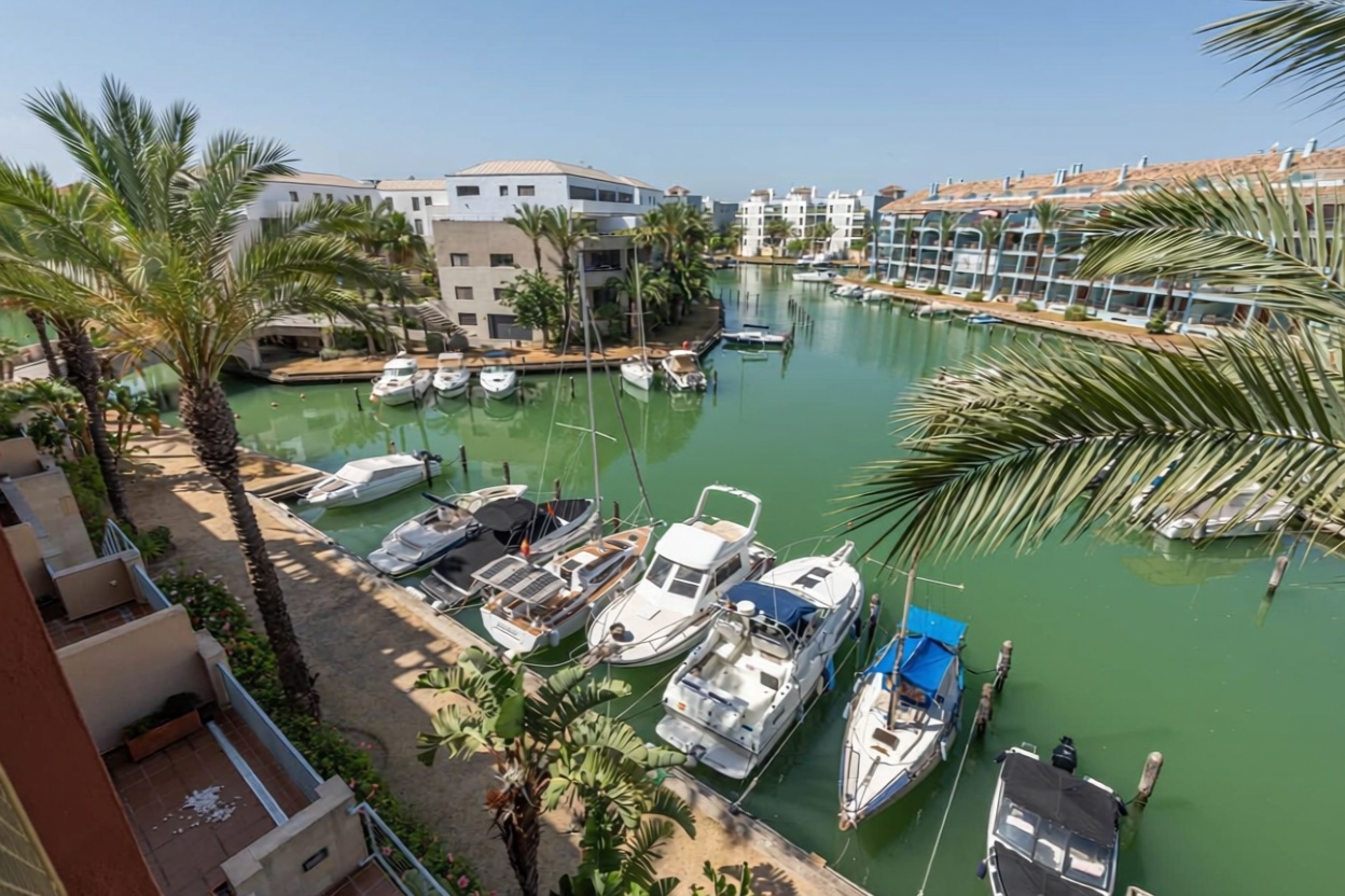 Wohnung in erste Strandlinie in Sotogrande — Meerblick
