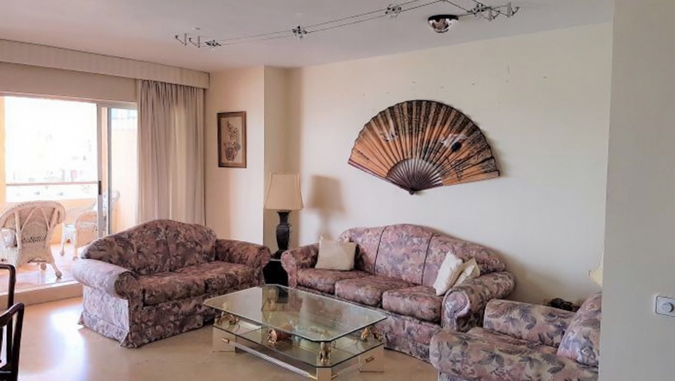 Wohnung in erste Strandlinie in Sotogrande — Wohnzimmer