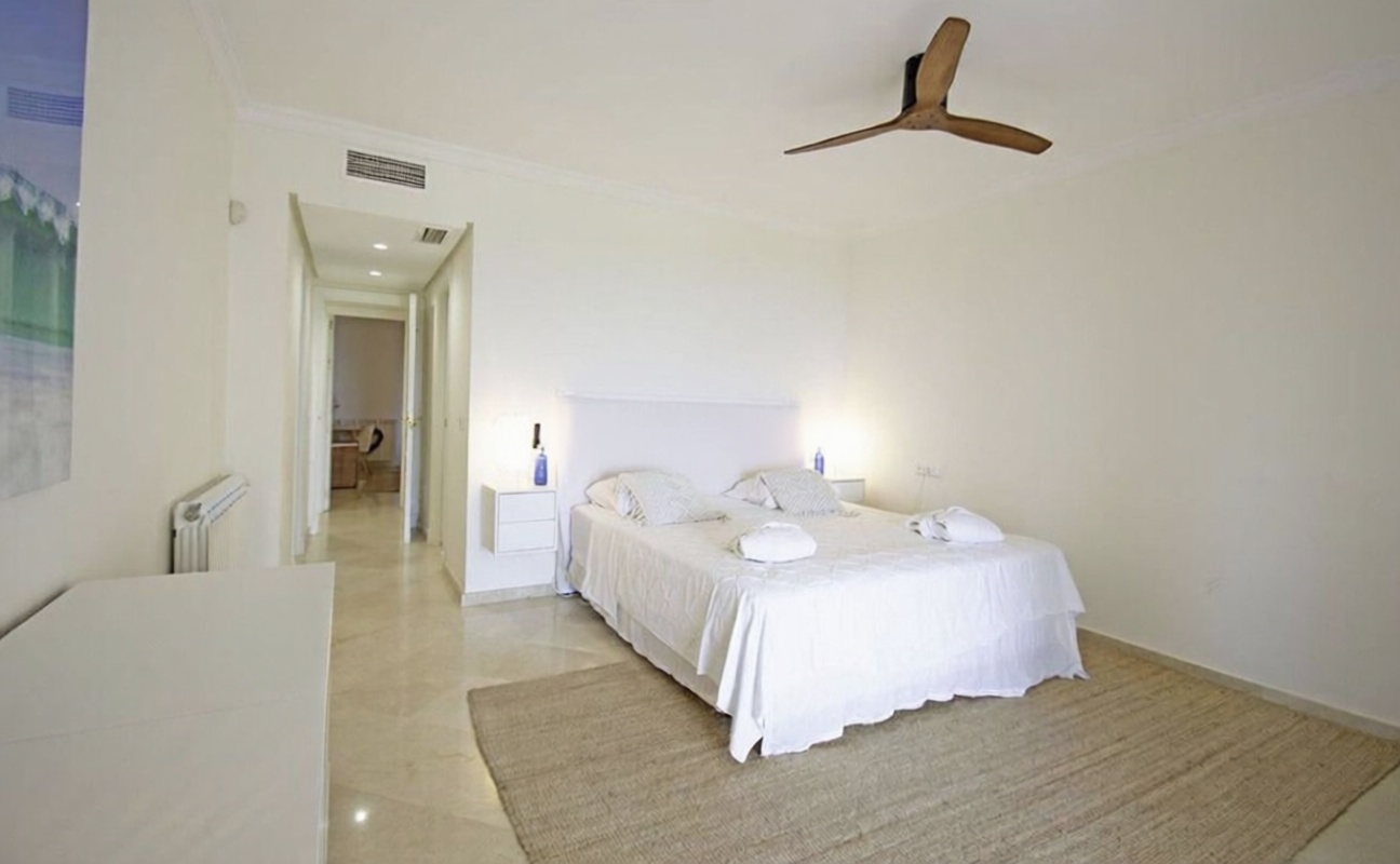Wohnung in erste Strandlinie in La Alcaidesa — Schlafzimmer