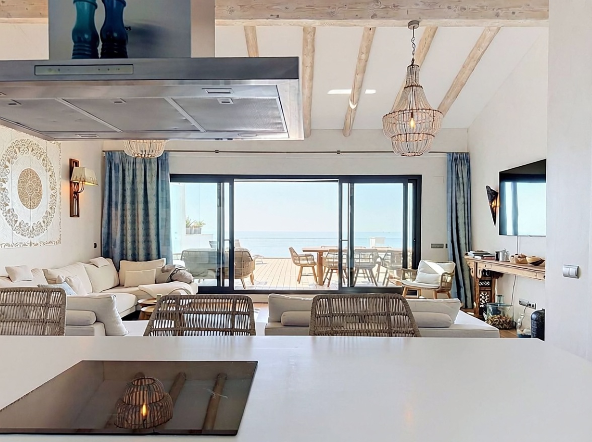 Duplex in erste Strandlinie in La Alcaidesa — Luftbild