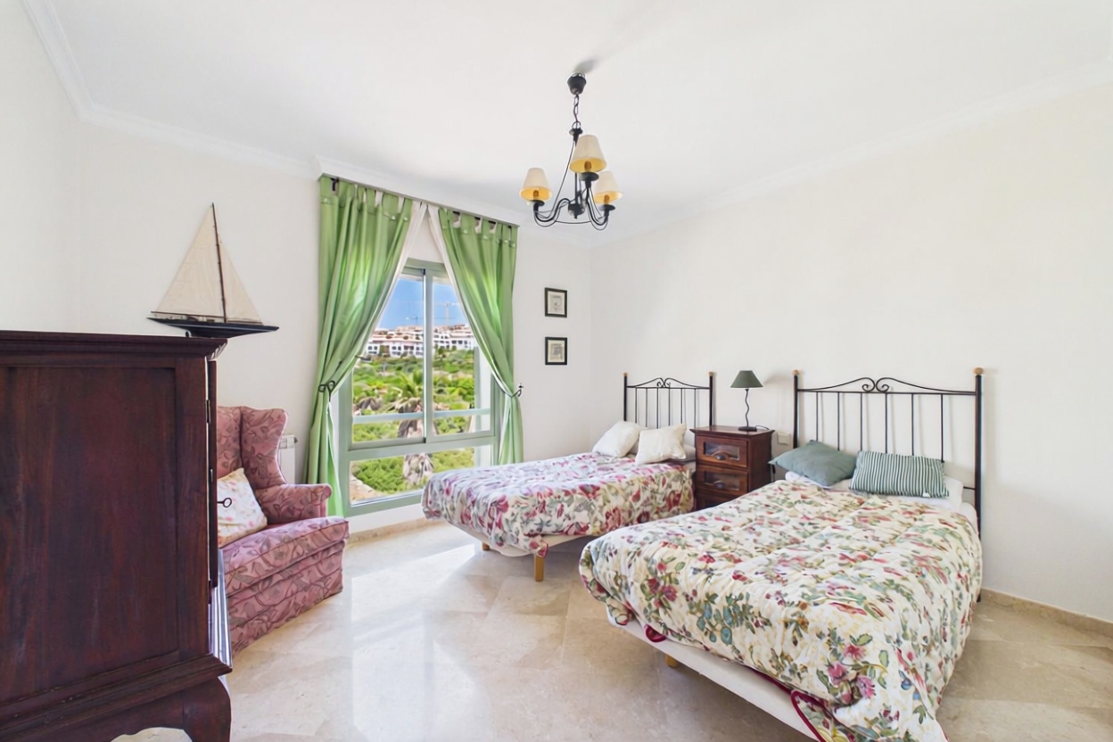 Wohnung in erste Strandlinie in La Alcaidesa — Schlafzimmer