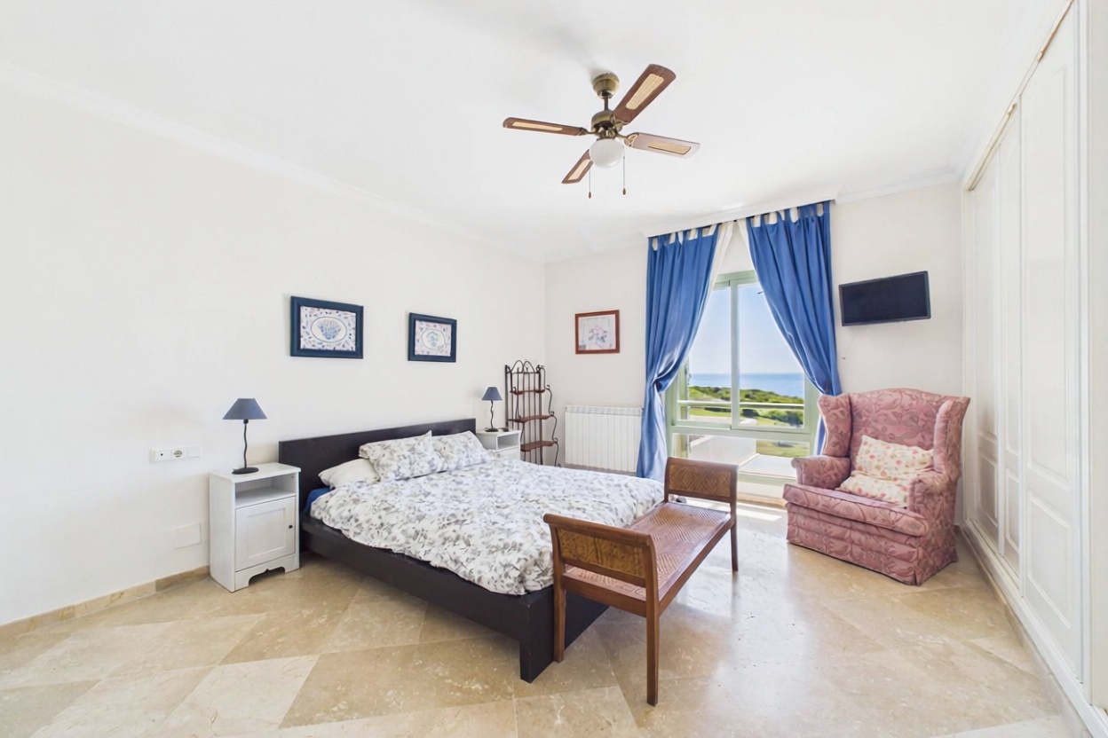 Wohnung in erste Strandlinie in La Alcaidesa — Schlafzimmer