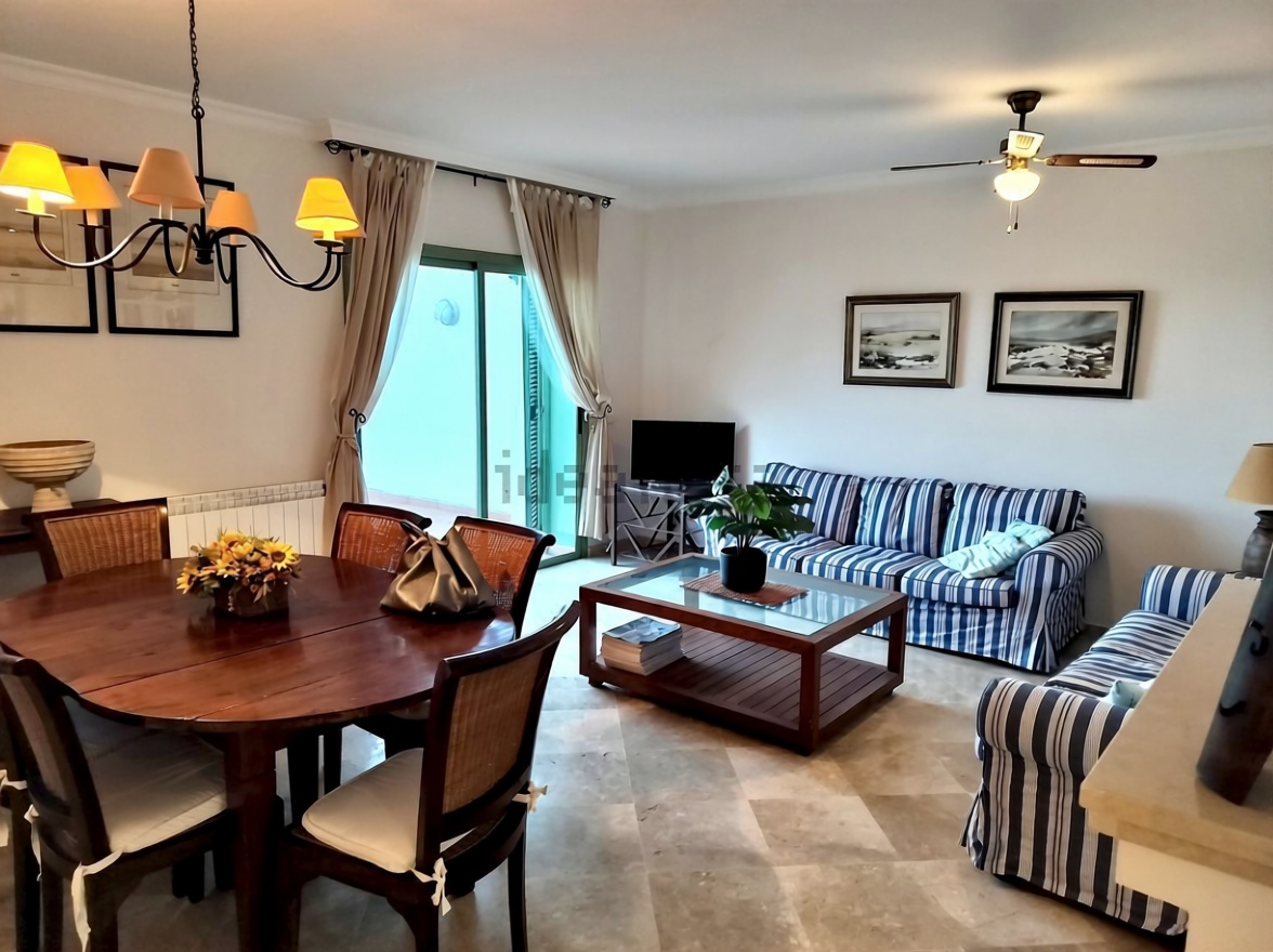 Beachfront flat in La Línea de la Concepción — Living room