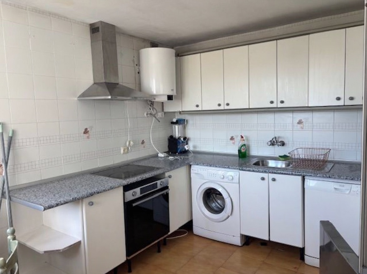 Beachfront flat in La Pineda — Kitchen